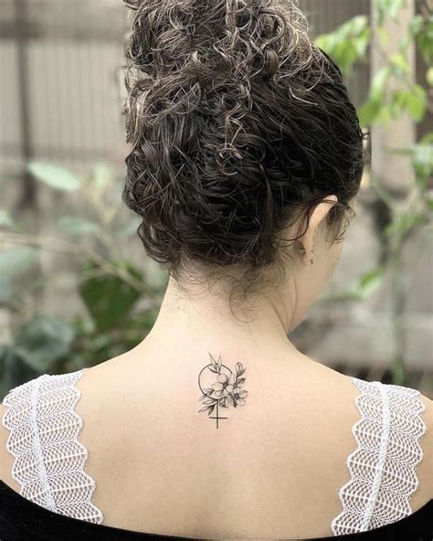 Tatuagens Femininas nas Costas: 20 Modelos Inspiradores